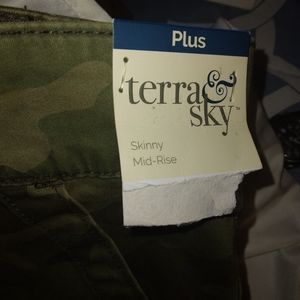 Size 22 pair of camufluge pants